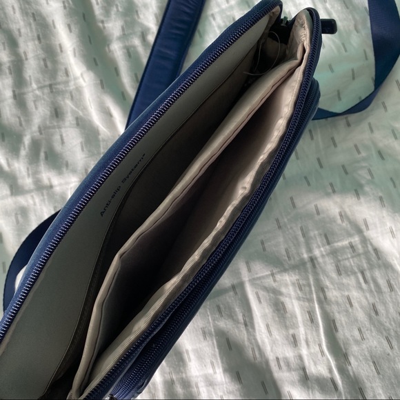 TUCANO Shoulder Bag - Picture 4 of 5